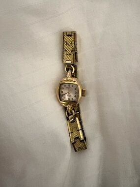 Gold-Tone Ladies Bracelet Watch - Elegant Classic Style